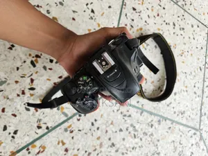 নিকন ডি৫৫০০ ডিএসএলআর ক্যামেরা