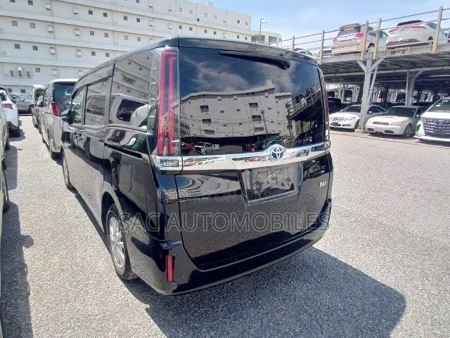 New Toyota Noah 1.8 FWD Hybrid (7 Seater) 2021 Black