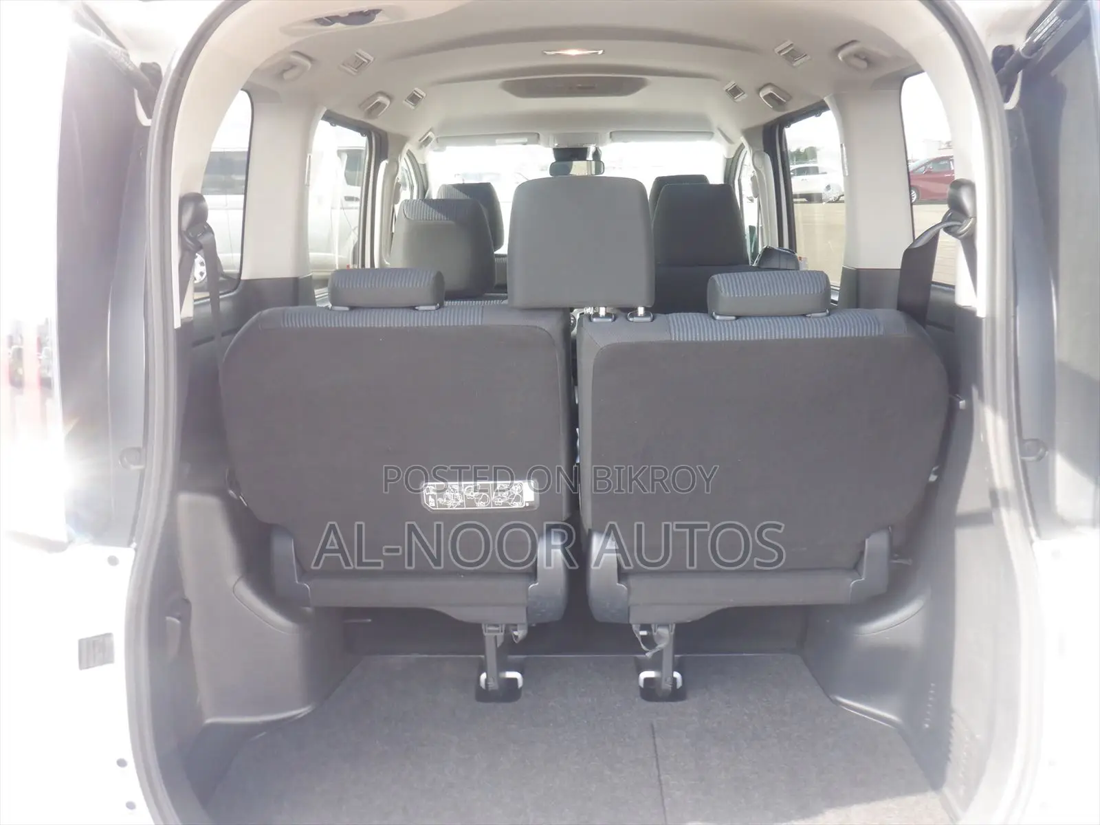 Toyota Noah 1.8 FWD Hybrid (7 seater) 2021 Pearl