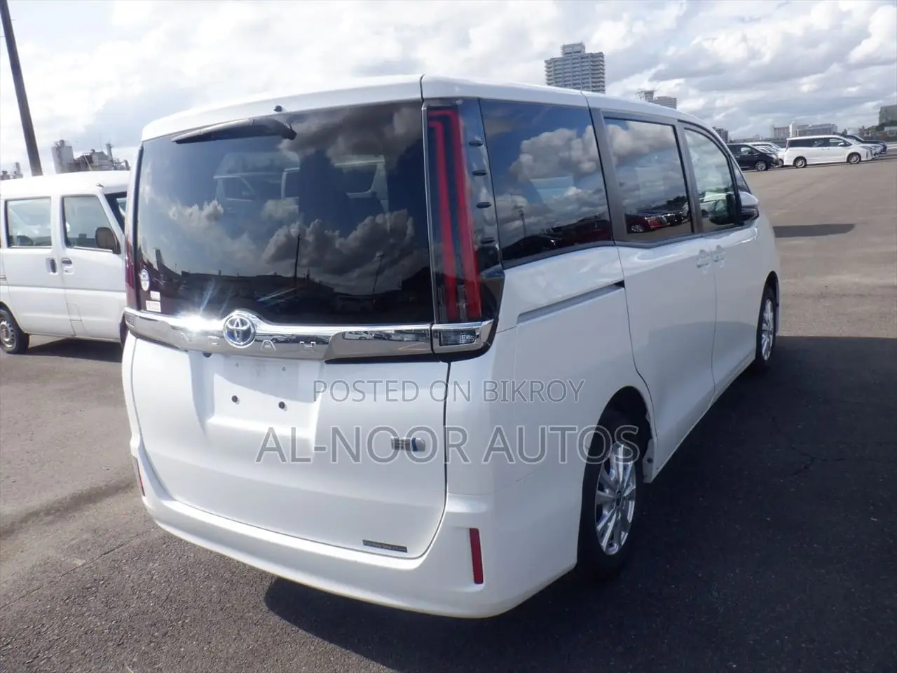 Toyota Noah 1.8 FWD Hybrid (7 seater) 2021 Pearl