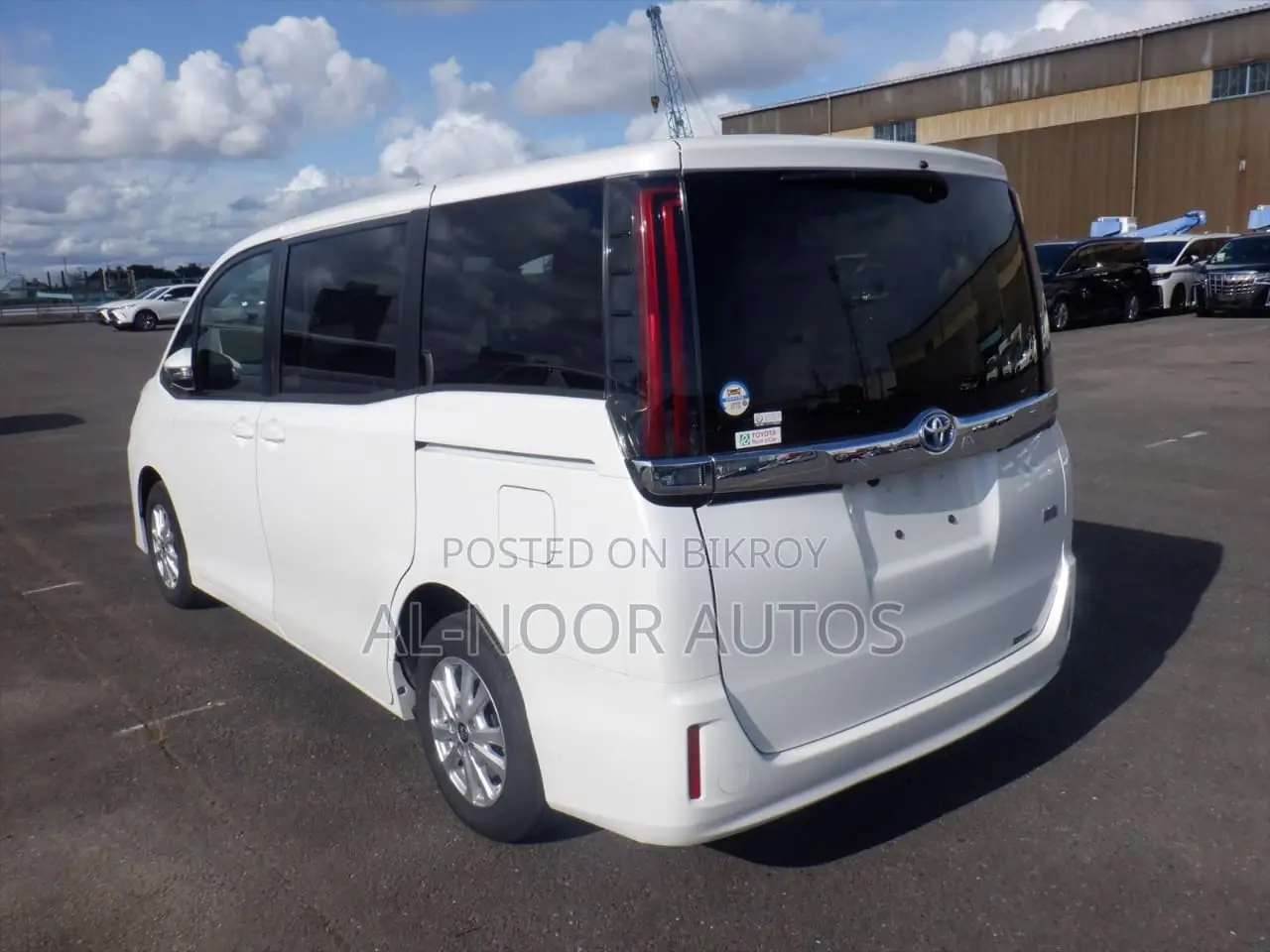 Toyota Noah 1.8 FWD Hybrid (7 seater) 2021 Pearl