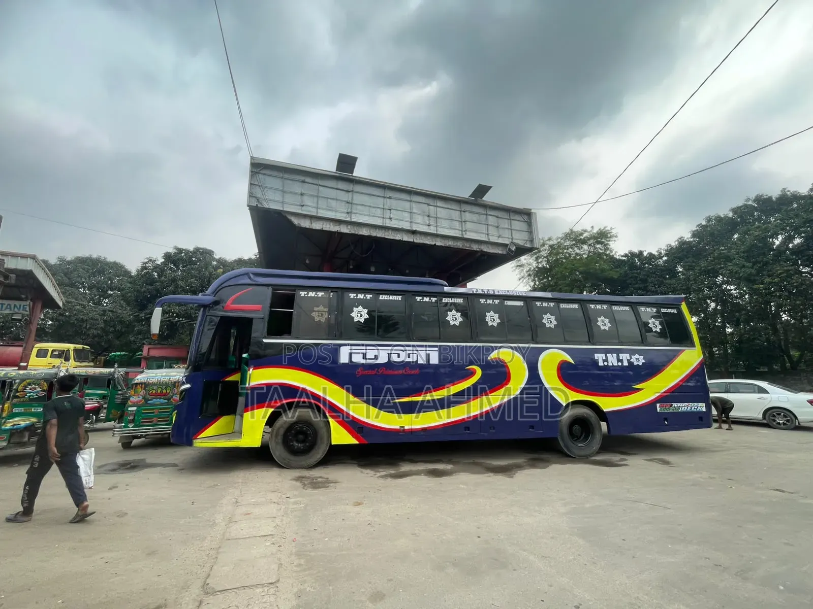 টাটা এলপিও ২০১০ নীল