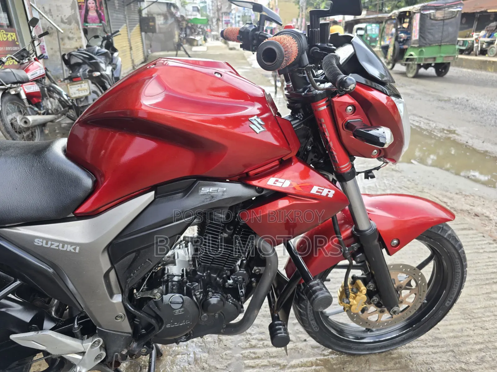 সুজুকি জিক্সার ২০২২ লাল