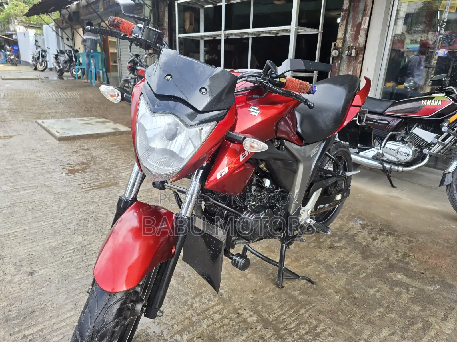 সুজুকি জিক্সার ২০২২ লাল