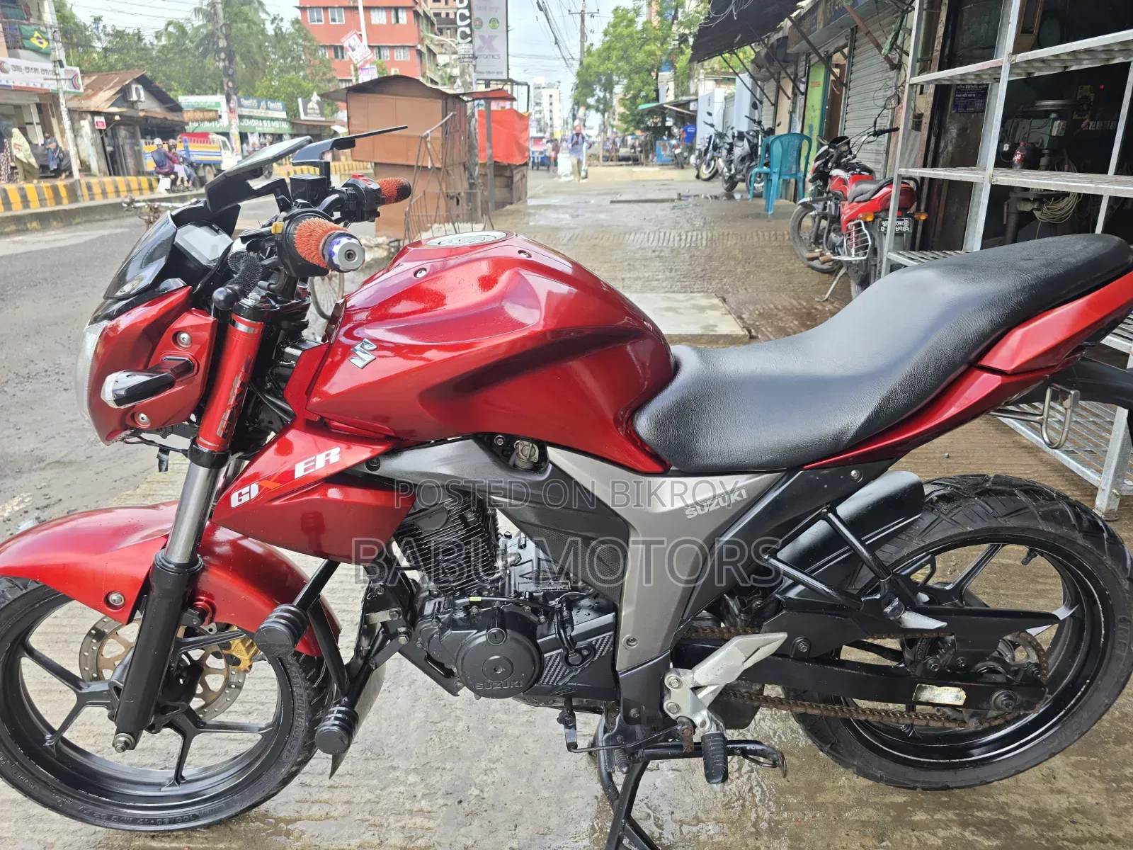 সুজুকি জিক্সার ২০২২ লাল