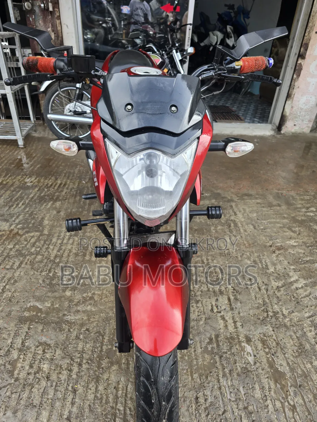 সুজুকি জিক্সার ২০২২ লাল
