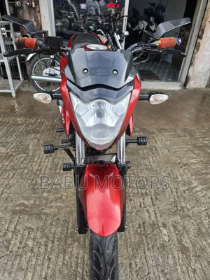 সুজুকি জিক্সার ২০২২ লাল