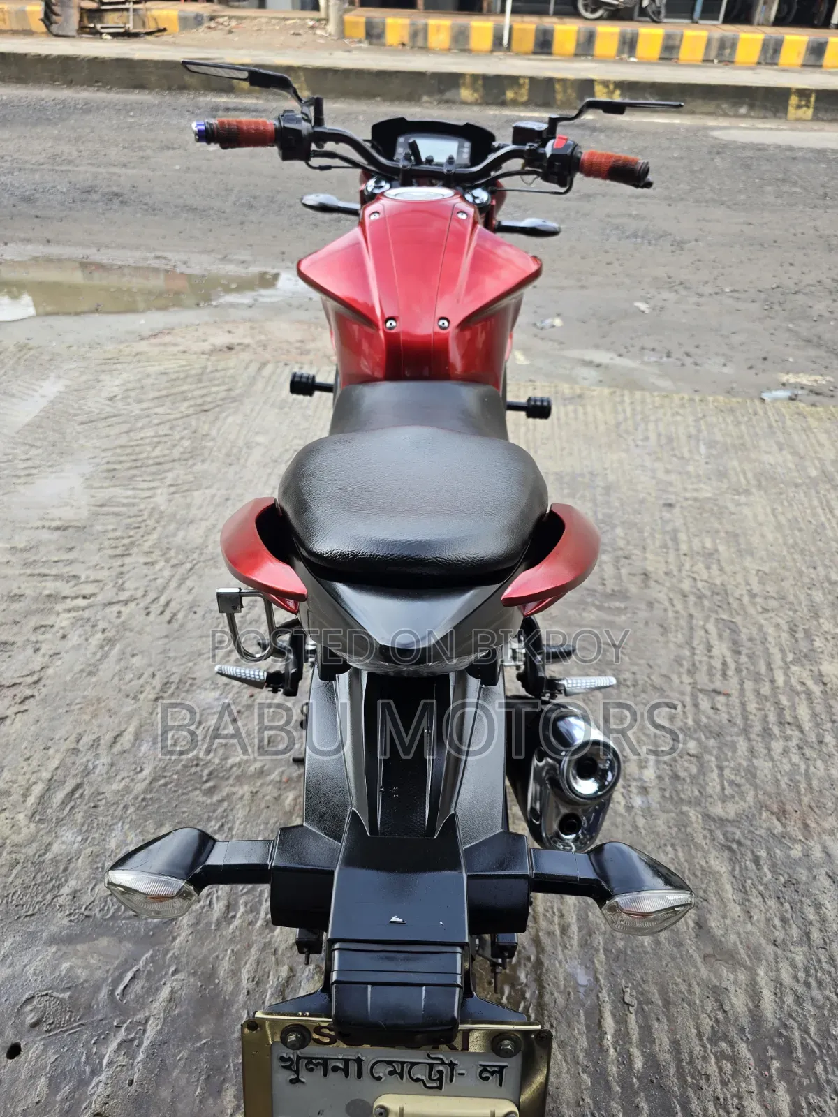 সুজুকি জিক্সার ২০২২ লাল