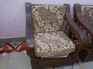 পুরাতন কাঠের তৈরি ২টি সুন্দর সোফা চেয়ার বিক্রি