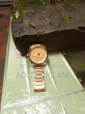 A Binbond brand gold-colored quartz watch.