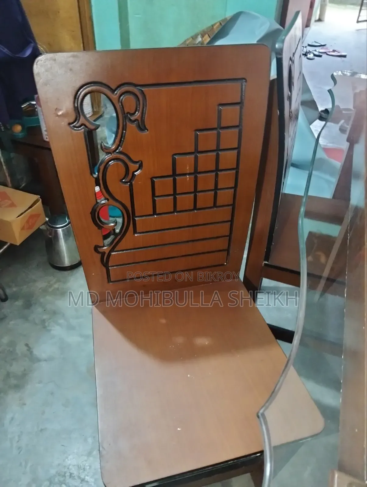 মালয়েশিয়ান কাঠের ডাইনিং টেবিল বিক্রয়ের জন্য (৬টি চেয়ার + ৮ মিমি ভিক্টোরিয়ান গ্লাস)