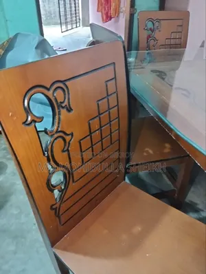 মালয়েশিয়ান কাঠের ডাইনিং টেবিল বিক্রয়ের জন্য (৬টি চেয়ার + ৮ মিমি ভিক্টোরিয়ান গ্লাস)