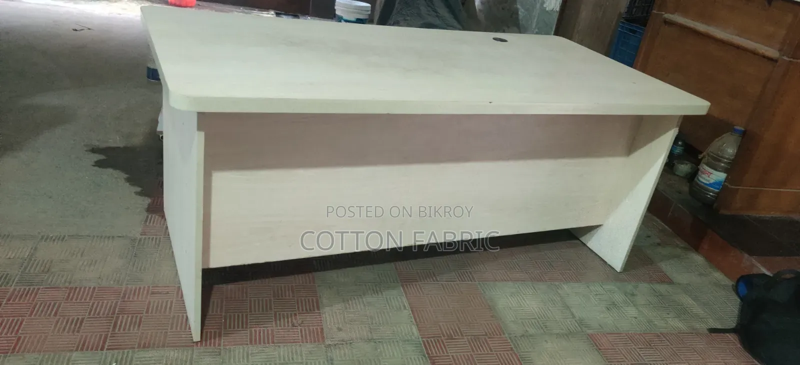 Looks like new, I had it custom built by a craftsman