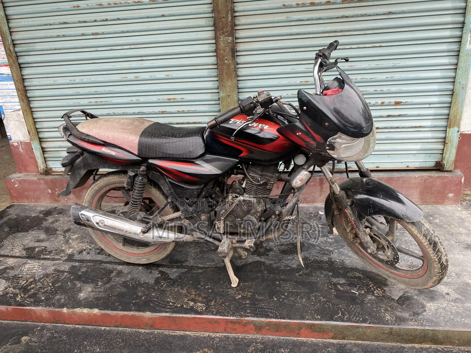 বাজাজ ডিসকভার ১২৫ ২০১৮ ব্ল্যাক