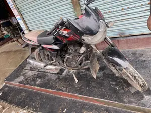 বাজাজ ডিসকভার ১২৫ ২০১৮ ব্ল্যাক