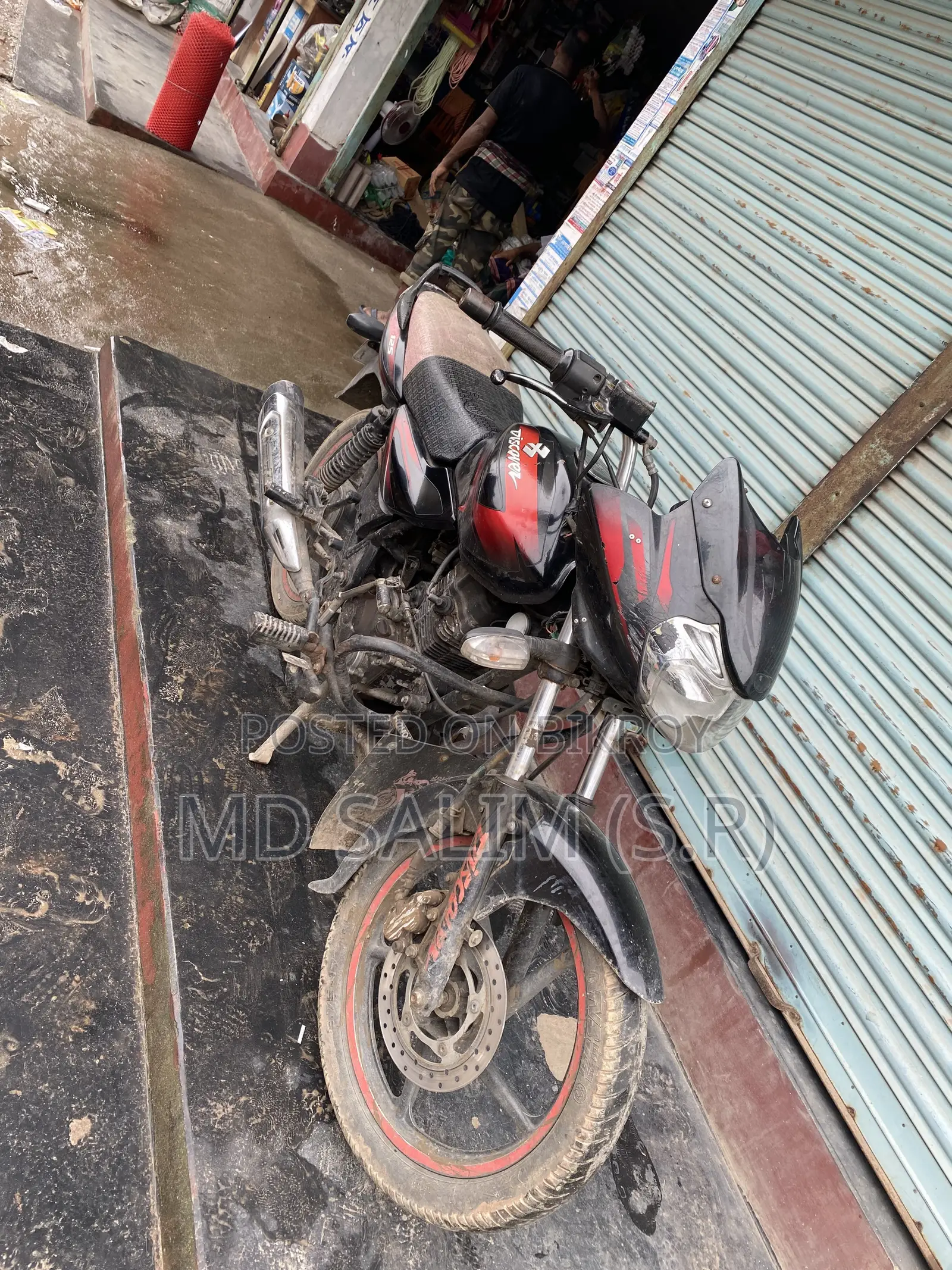 বাজাজ ডিসকভার ১২৫ ২০১৮ ব্ল্যাক