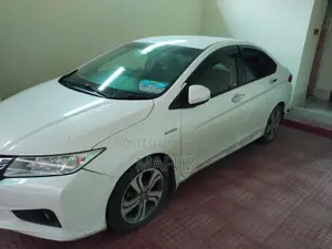 Honda Grace 1.5 Hybrid All-Wheel Drive 2015 Pearl