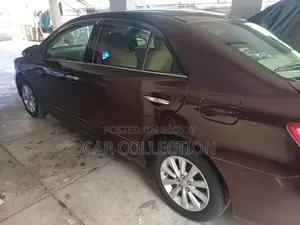 Toyota Premio 1.5 Front-Wheel Drive 2016 Red