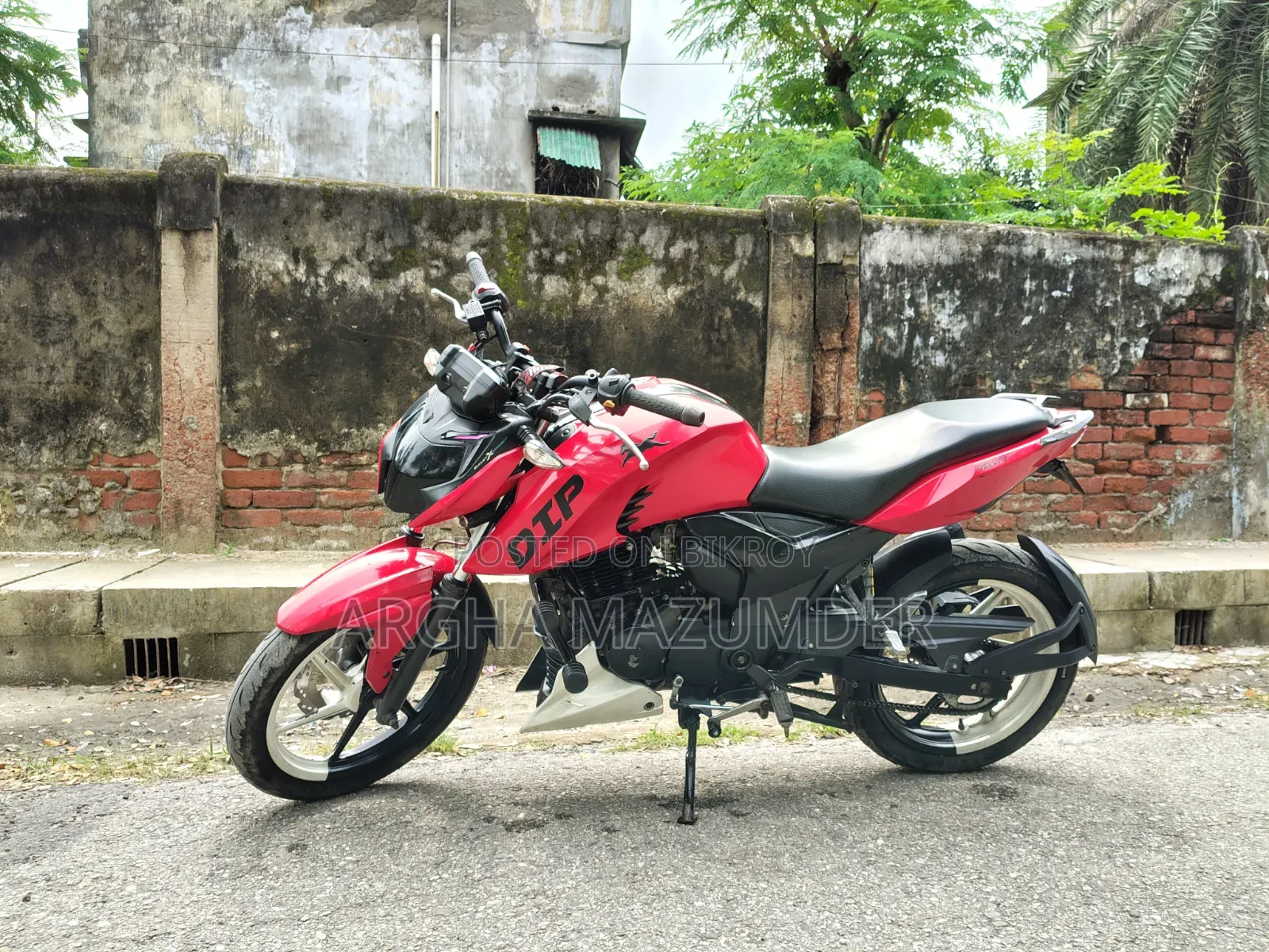 TVS Apache RTR 160 4V 2022 Red