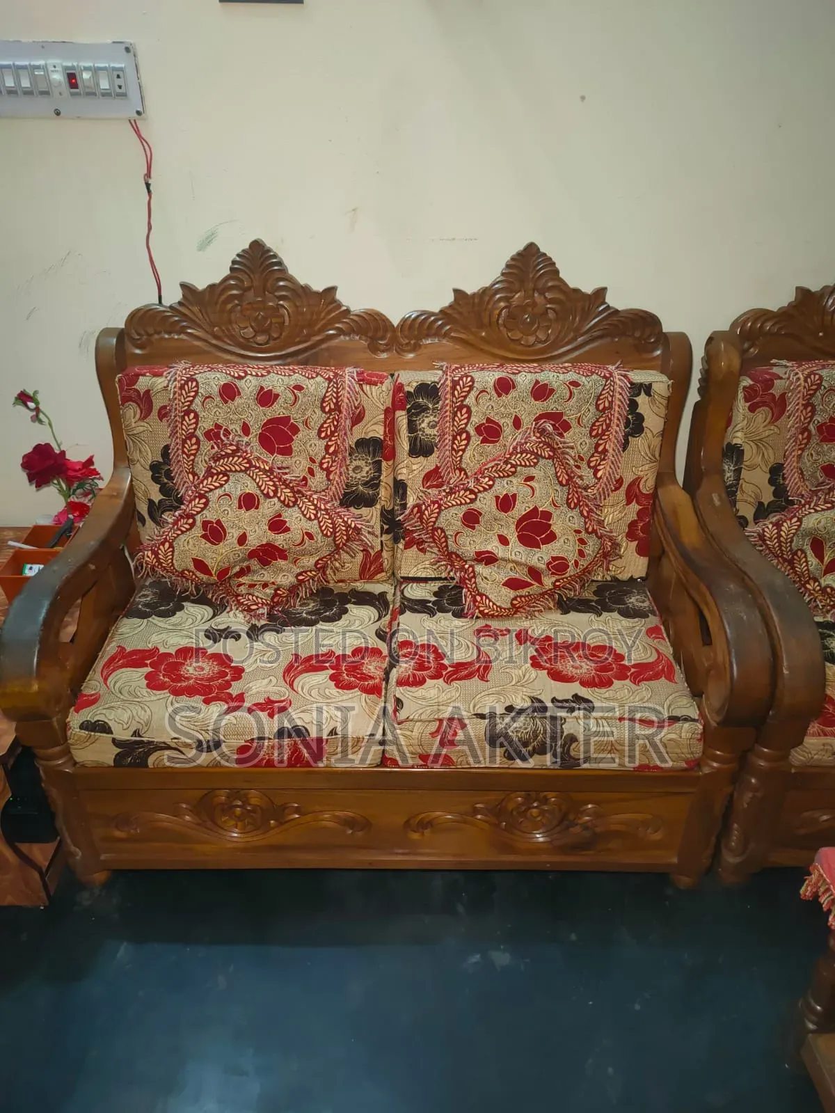 রেইনট্রি কাঠের সোফা এবং টিভি কেবিনেট