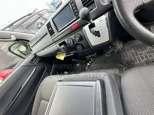 Toyota HiAce 2021 Silver