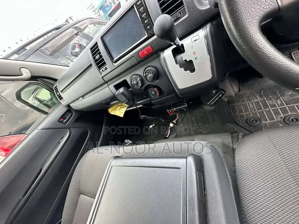 Toyota HiAce 2021 Silver