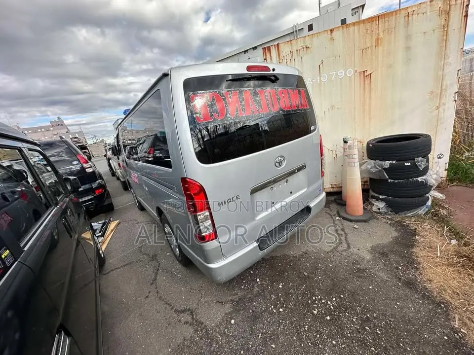 Toyota HiAce 2021 Silver