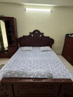 Elegant Wooden King Size Bed With Bedside Table – Excellent Condition