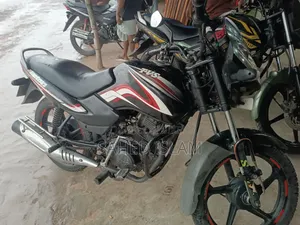 টিভিএস মেট্রো ২০১৭ কালো