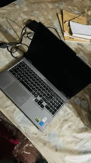 Laptop Lenovo LOQ 15IRH8 20GB Intel Core I5 SSD 512GB