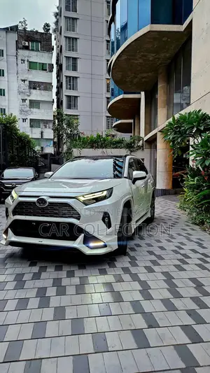 Toyota RAV4 XLE Premium 2021 Pearl