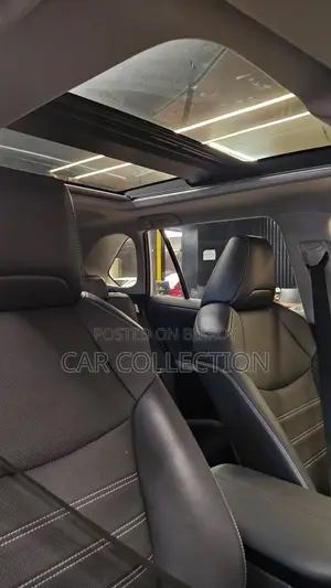 Toyota RAV4 XLE Premium 2021 Pearl