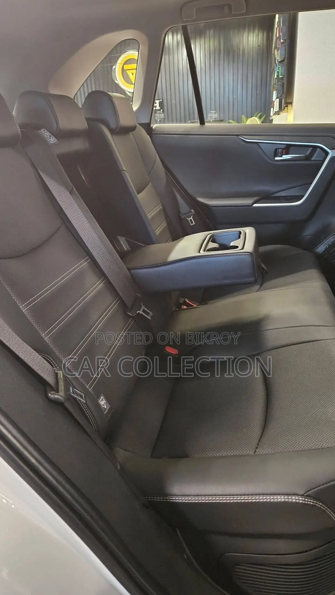Toyota RAV4 XLE Premium 2021 Pearl