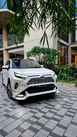 Toyota RAV4 XLE Premium 2021 Pearl