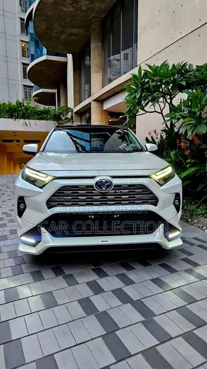 Toyota RAV4 XLE Premium 2021 Pearl