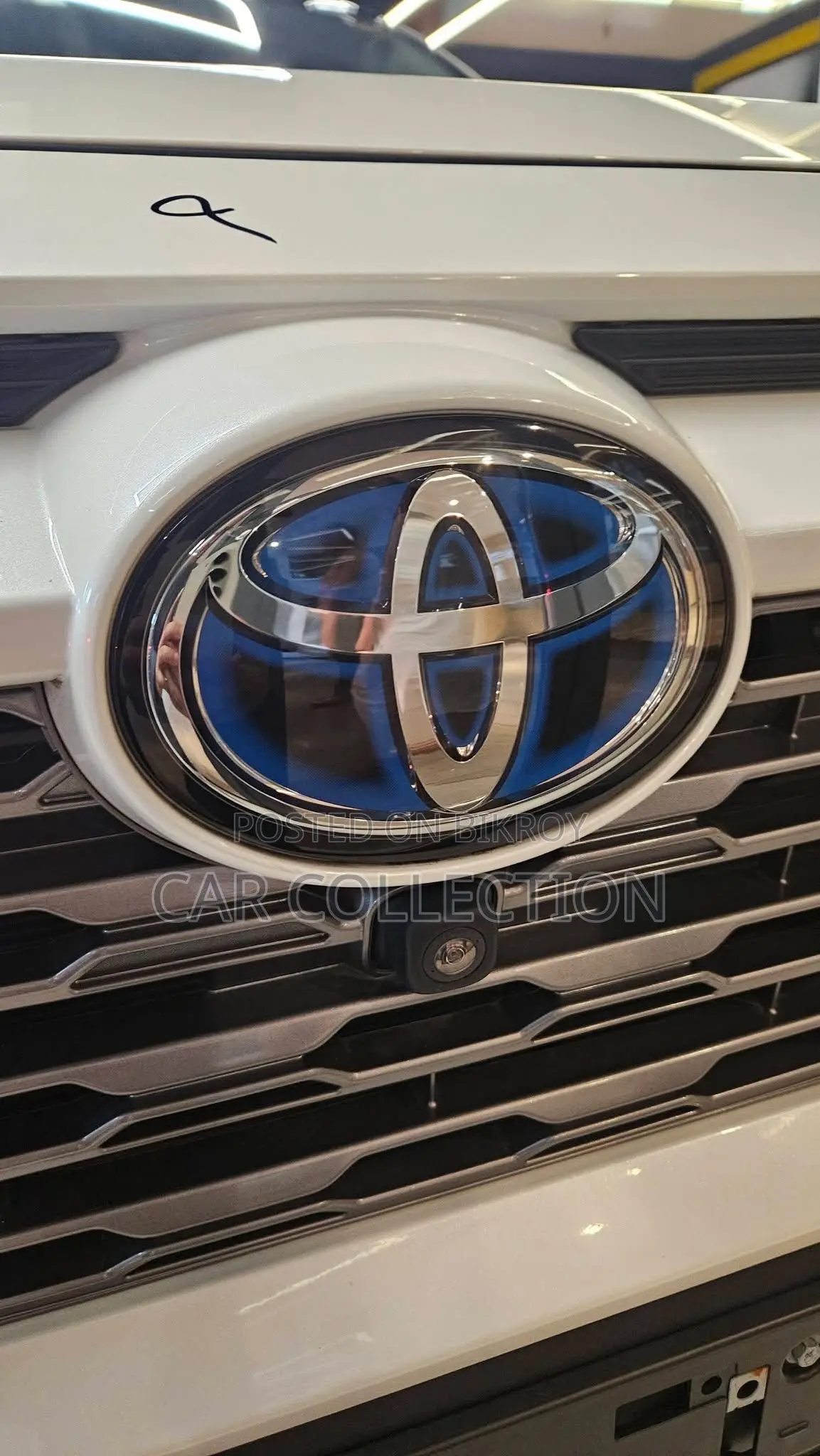 Toyota RAV4 XLE Premium 2021 Pearl
