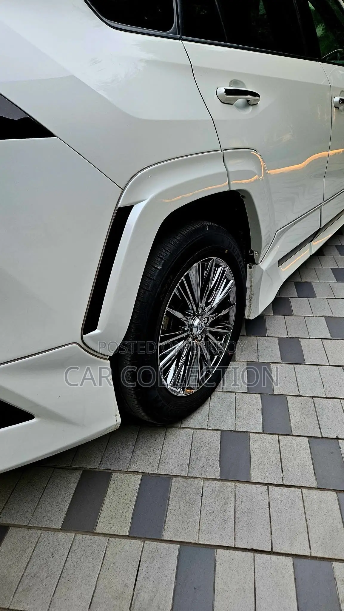 Toyota RAV4 XLE Premium 2021 Pearl