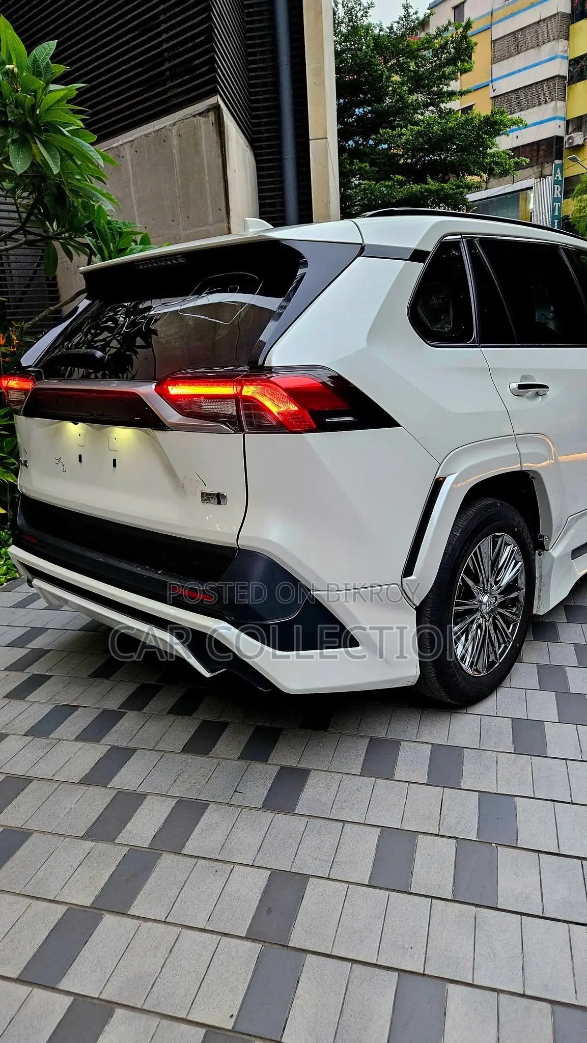 Toyota RAV4 XLE Premium 2021 Pearl