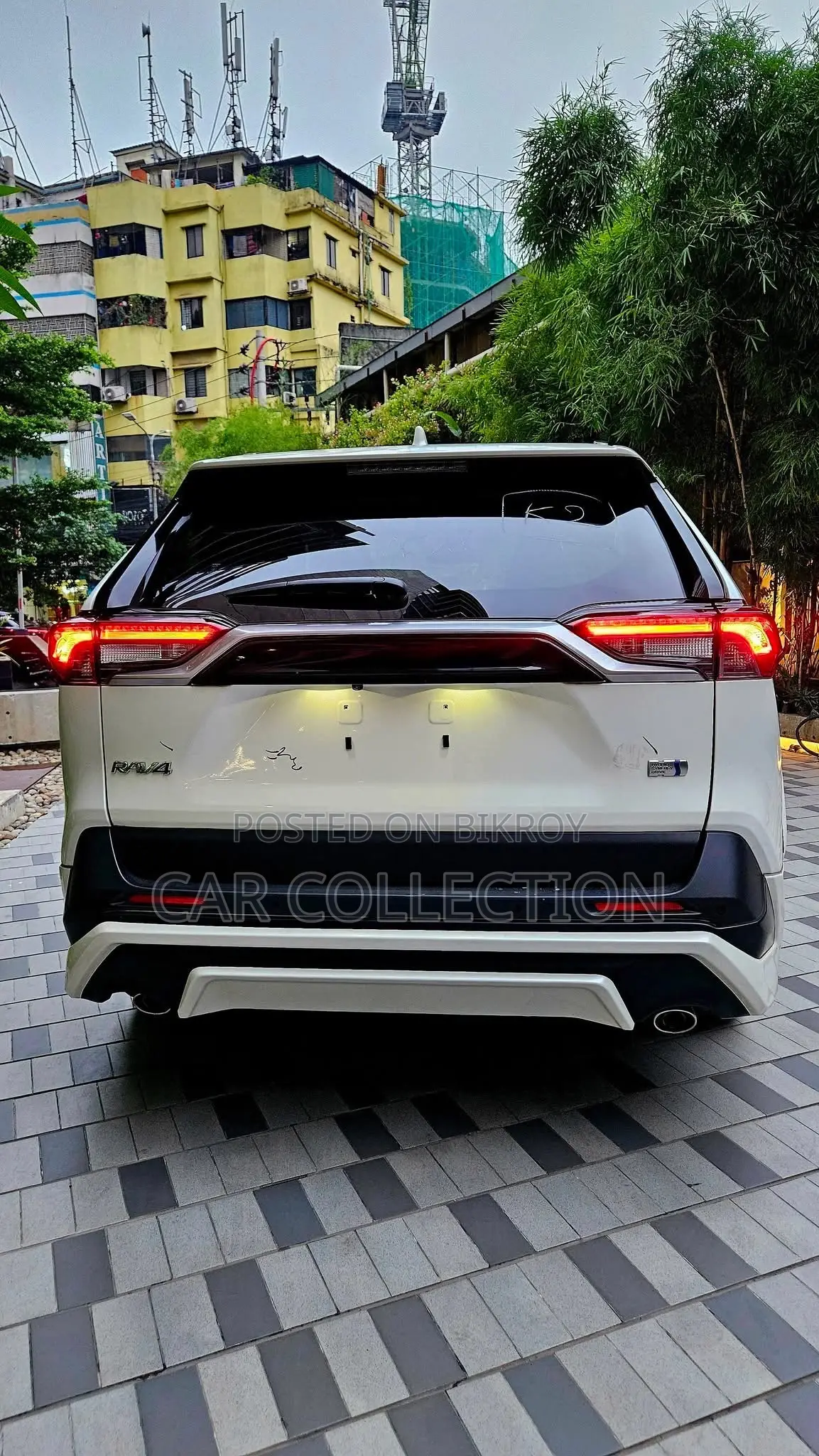 Toyota RAV4 XLE Premium 2021 Pearl