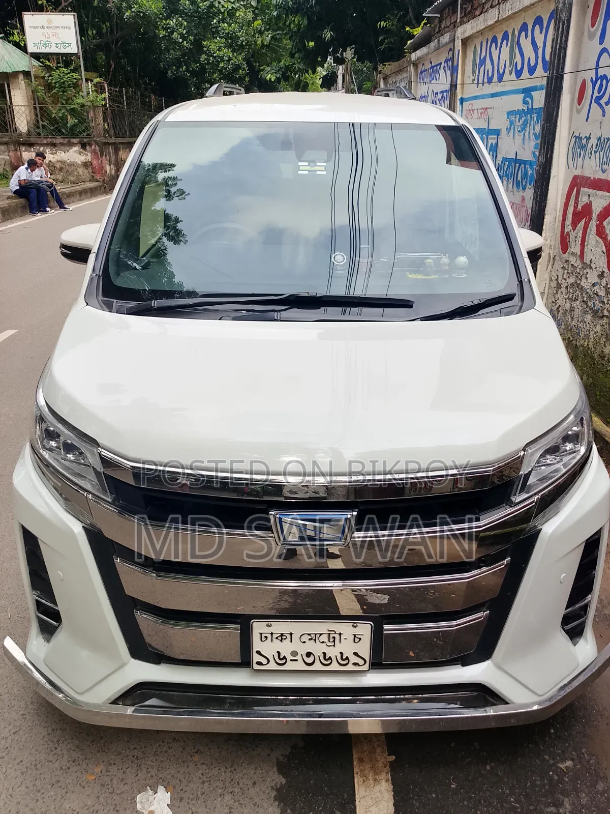 টয়োটা নোয়া ১.৮ টু-হুইল ড্রাইভ হাইব্রিড (৭ সিটার) ২০১৭ পার্ল