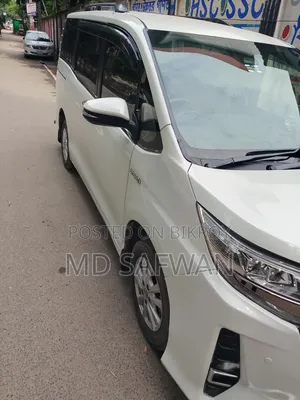 টয়োটা নোয়া ১.৮ টু-হুইল ড্রাইভ হাইব্রিড (৭ সিটার) ২০১৭ পার্ল