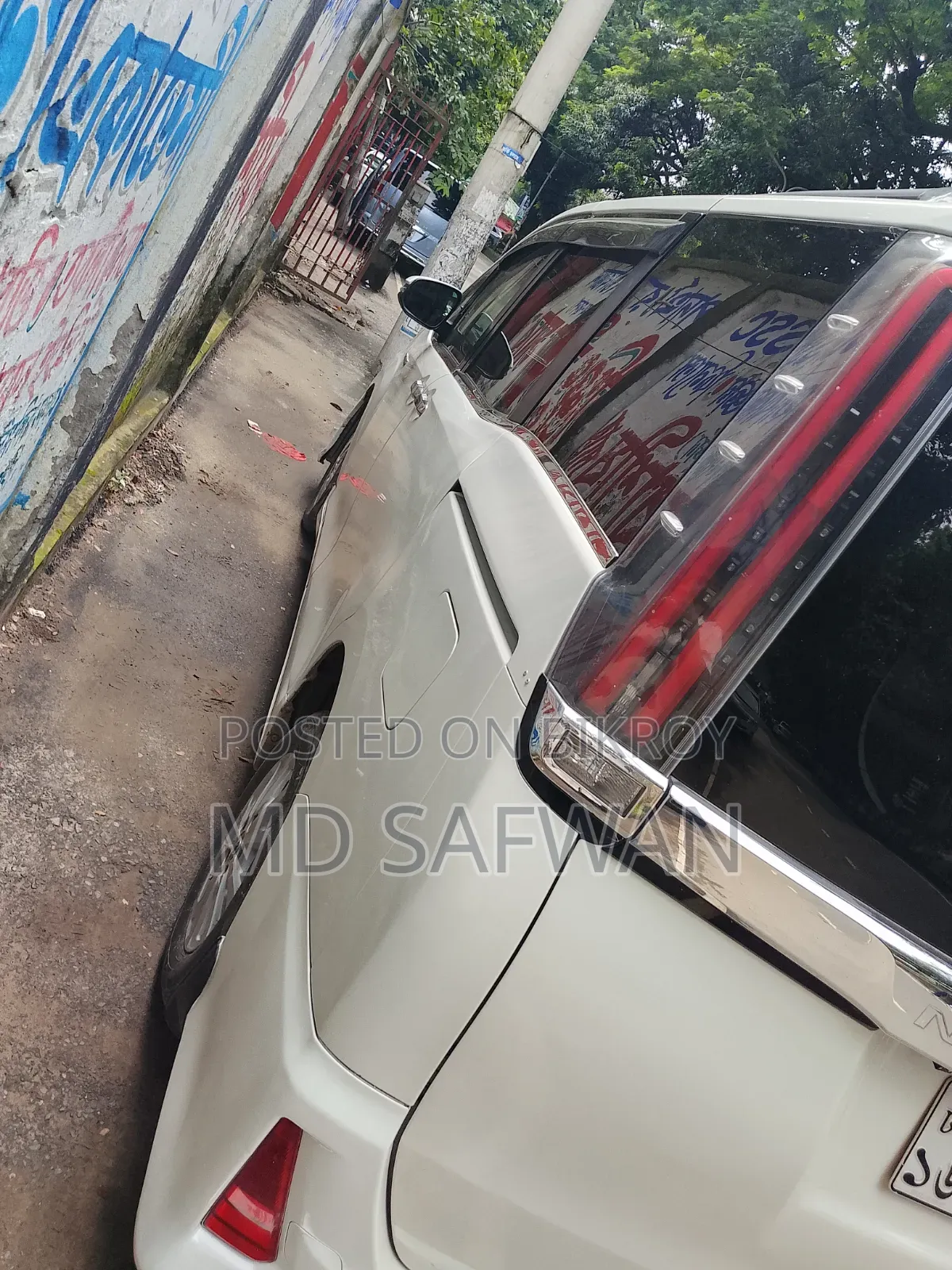 টয়োটা নোয়া ১.৮ টু-হুইল ড্রাইভ হাইব্রিড (৭ সিটার) ২০১৭ পার্ল