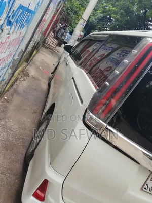 টয়োটা নোয়া ১.৮ টু-হুইল ড্রাইভ হাইব্রিড (৭ সিটার) ২০১৭ পার্ল