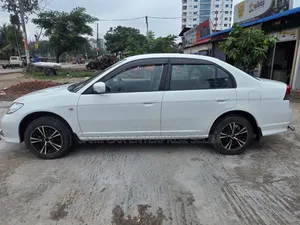 হোন্ডা সিভিক ২০১২ সাদা