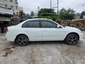 হোন্ডা সিভিক ২০১২ সাদা