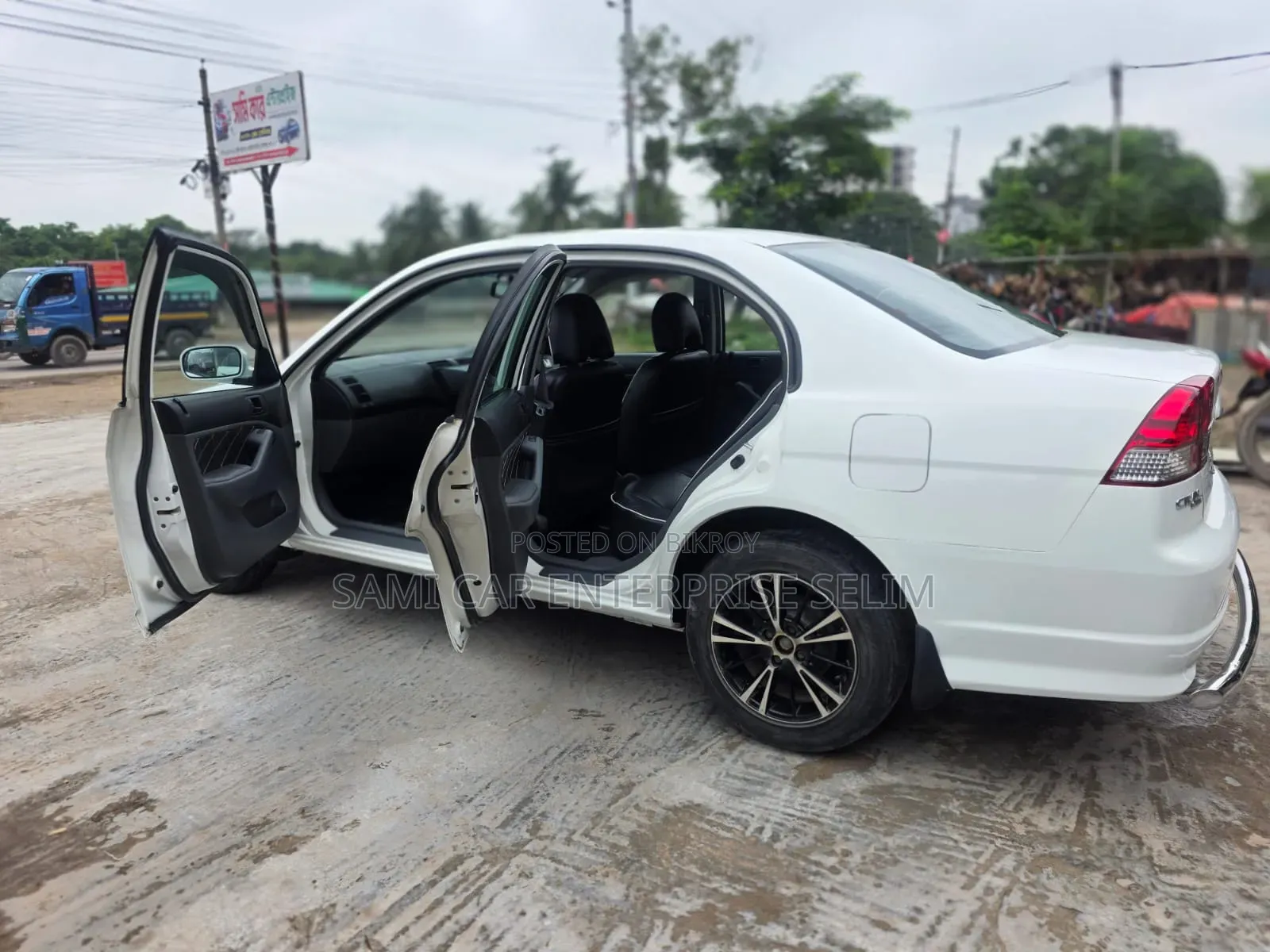 হোন্ডা সিভিক ২০১২ সাদা