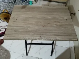 ফোল্ডিং টেবিল