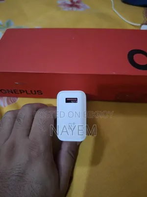 ওয়ানপ্লাস ৩০ ওয়াট ওয়ারপ ৩ চার্জার (ফোনের সাথে আসা অরিজিনাল)
