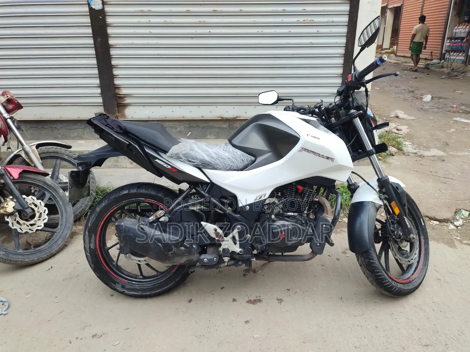 Hero Thriller 160R 2021 White