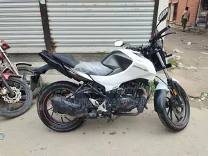 Hero Thriller 160R 2021 White